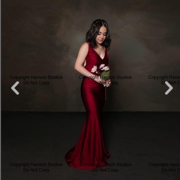 RED PROM DRESS - Picture 3 of 4